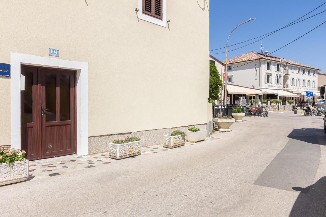 Apartments Marin With Sea View Baška Eksteriør billede